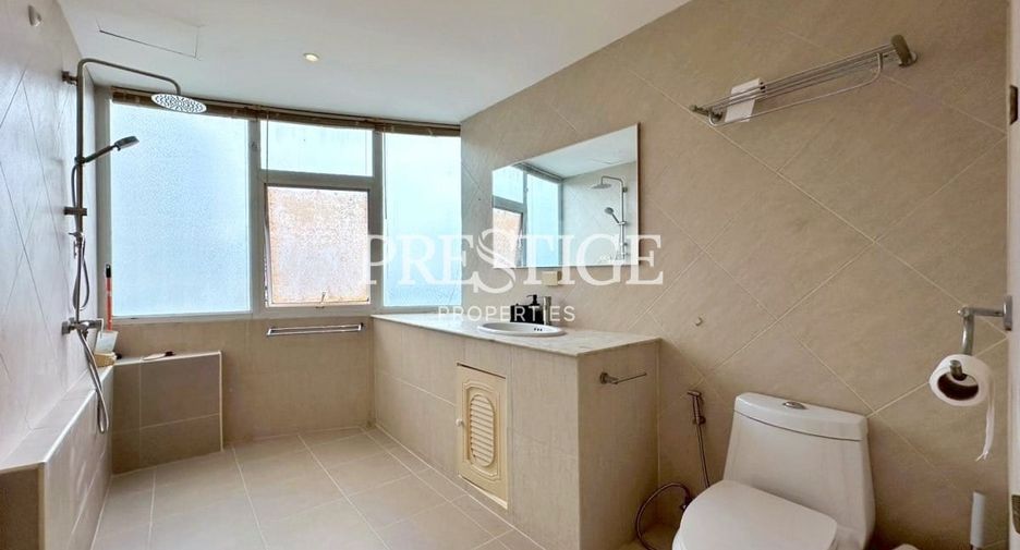 For sale 3 bedrooms condo in Bang Lamung, Chonburi