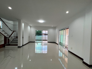 出售 3 卧室 独立屋 在 Mueang Udon Thani, Udon Thani
