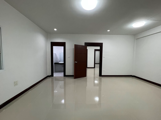 出售 3 卧室 独立屋 在 Mueang Udon Thani, Udon Thani