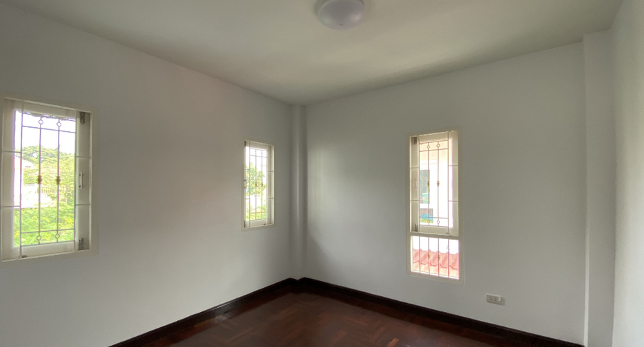 For sale 4 bedrooms house in Ban Chang, Rayong
