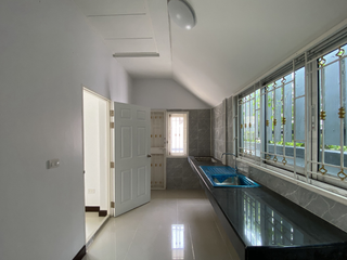 À vendre 4 chambres maison à Ban Chang, Rayong