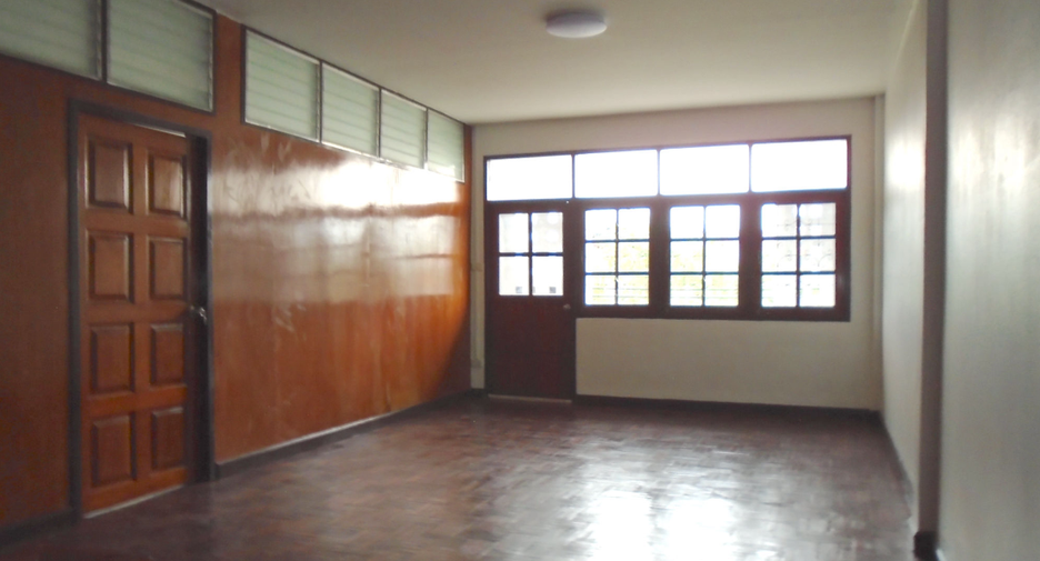 Gewerbefläche zum Kauf mit 4 Zimmer in Mueang Lampang, Lampang