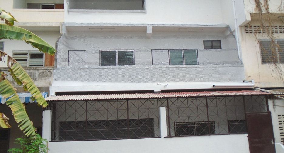 Gewerbefläche zum Kauf mit 4 Zimmer in Mueang Lampang, Lampang