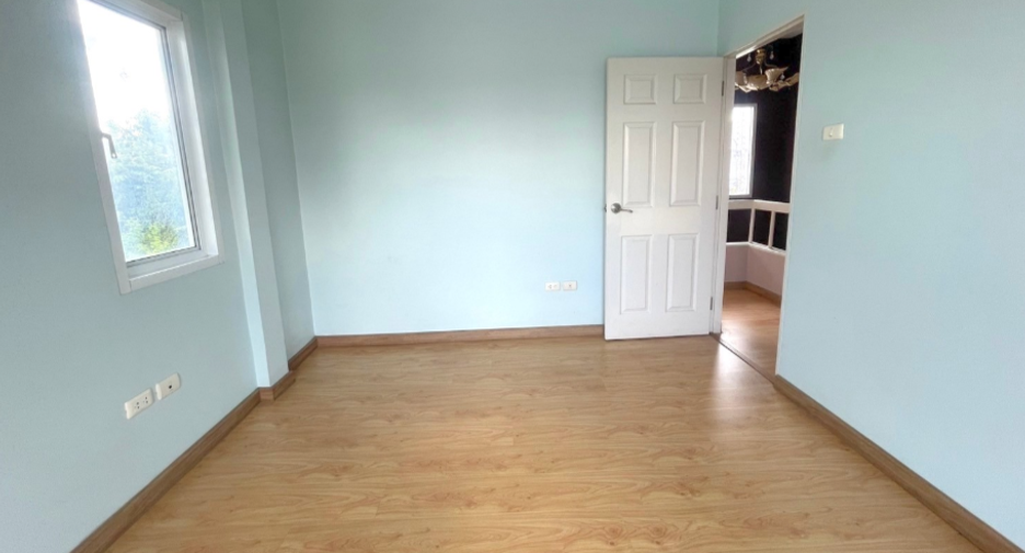 Casa en venta de 3 habitaciones en Thanyaburi, Pathum Thani