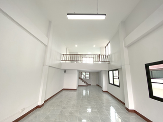 For sale 3 bedrooms retail Space in Mueang Chiang Mai, Chiang Mai
