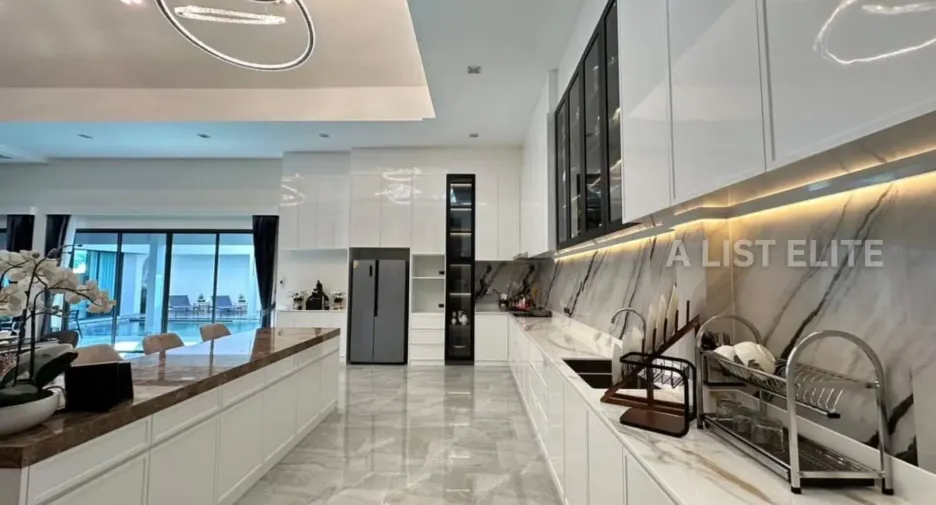 For rent 6 bedrooms house in Bang Lamung, Chonburi