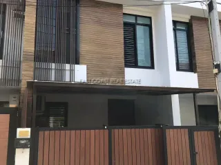 Продажа 4 спальни дом в Банг Ламунг, Чонбури