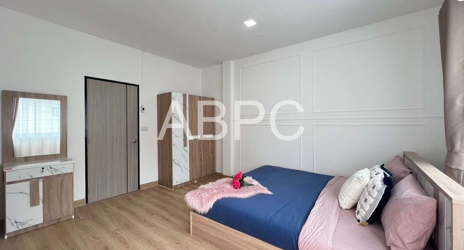 For sale 2 bedrooms townhouse in Jomtien, Pattaya