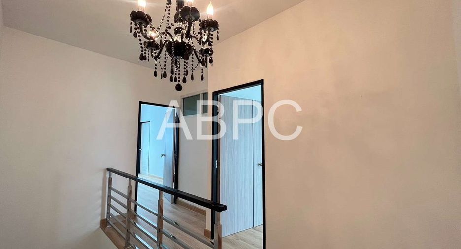 For sale 2 bedrooms townhouse in Jomtien, Pattaya