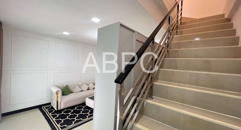 For sale 2 bedrooms townhouse in Jomtien, Pattaya