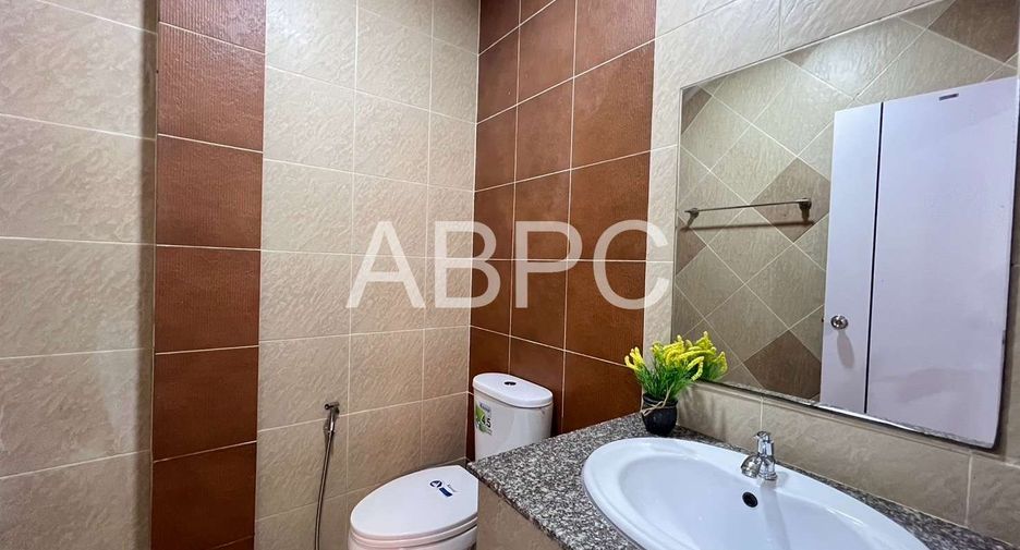 For sale 2 bedrooms townhouse in Jomtien, Pattaya