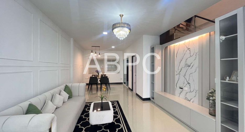 For sale 2 bedrooms townhouse in Jomtien, Pattaya