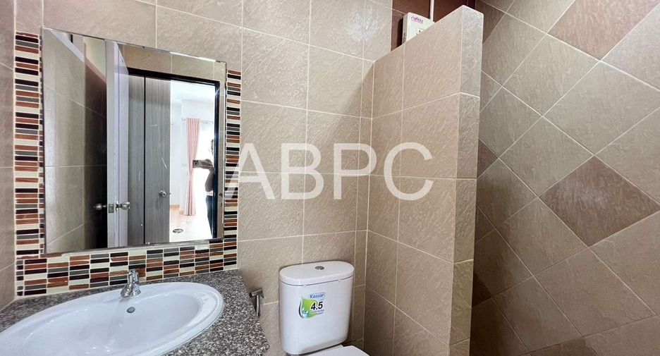 For sale 2 bedrooms townhouse in Jomtien, Pattaya