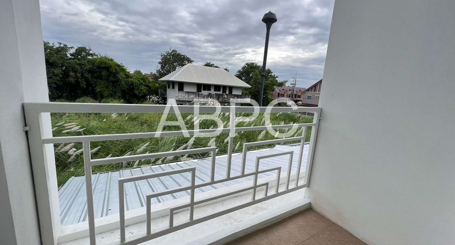 For sale 2 bedrooms townhouse in Jomtien, Pattaya