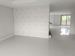 Casa en venta de 3 habitaciones en Bang Sao Thong, Samut Prakan
