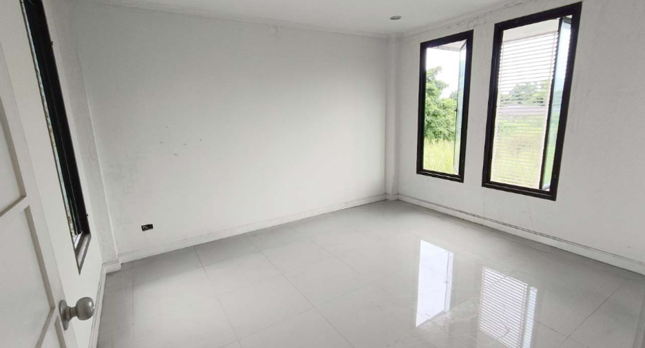 Casa en venta de 3 habitaciones en Bang Sao Thong, Samut Prakan