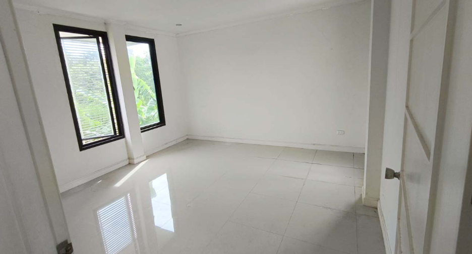 Casa en venta de 3 habitaciones en Bang Sao Thong, Samut Prakan