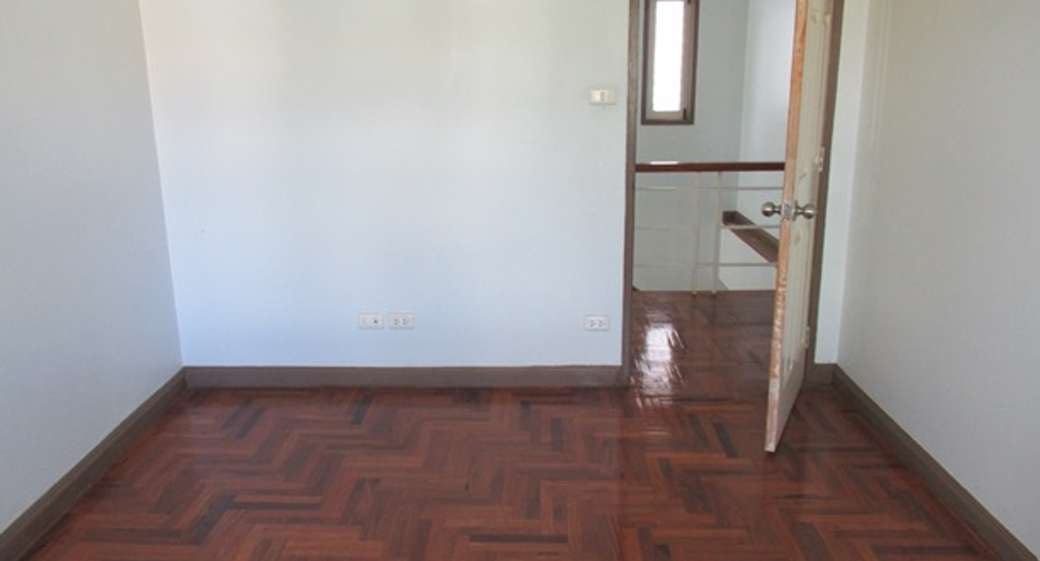 Haus zum Kauf mit 4 Zimmer in Mueang Udon Thani, Udon Thani