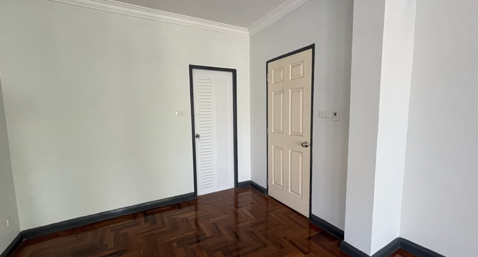 Haus zum Kauf mit 4 Zimmer in Mueang Udon Thani, Udon Thani
