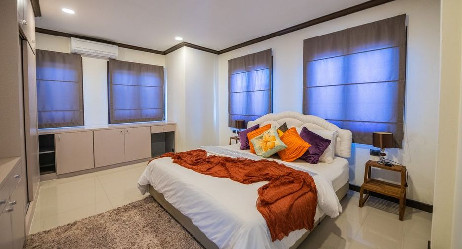 For sale 3 bedrooms house in Sattahip, Chonburi