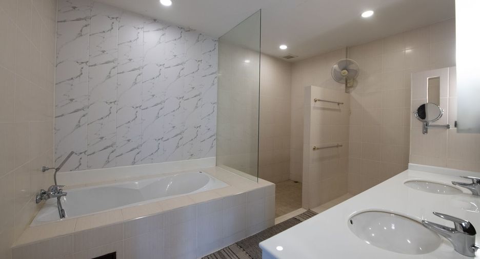 For sale 3 bedrooms house in Sattahip, Chonburi