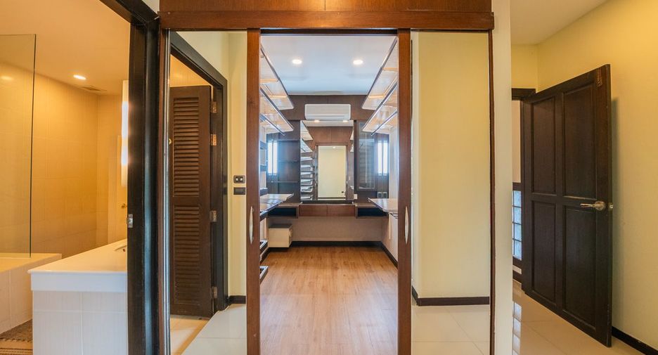 For sale 3 bedrooms house in Sattahip, Chonburi