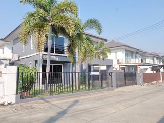 À louer et à vendre 3 chambres maison à Bang Lamung, Chonburi