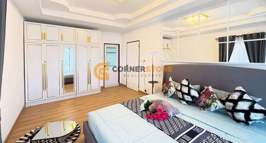Casa en alquiler de 5 habitaciones en Bang Lamung, Chonburi