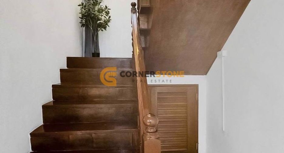Casa en alquiler de 5 habitaciones en Bang Lamung, Chonburi