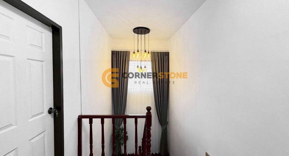 Casa en alquiler de 5 habitaciones en Bang Lamung, Chonburi