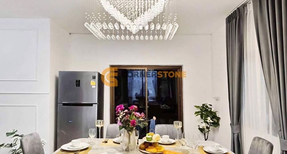 Casa en alquiler de 5 habitaciones en Bang Lamung, Chonburi