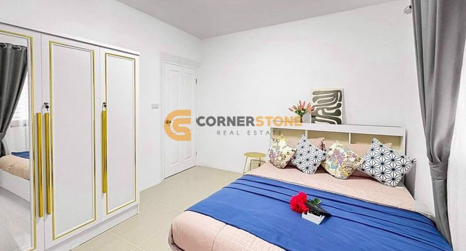 Casa en alquiler de 5 habitaciones en Bang Lamung, Chonburi