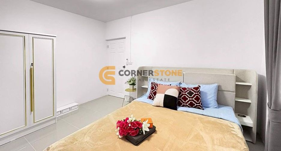 Casa en alquiler de 5 habitaciones en Bang Lamung, Chonburi
