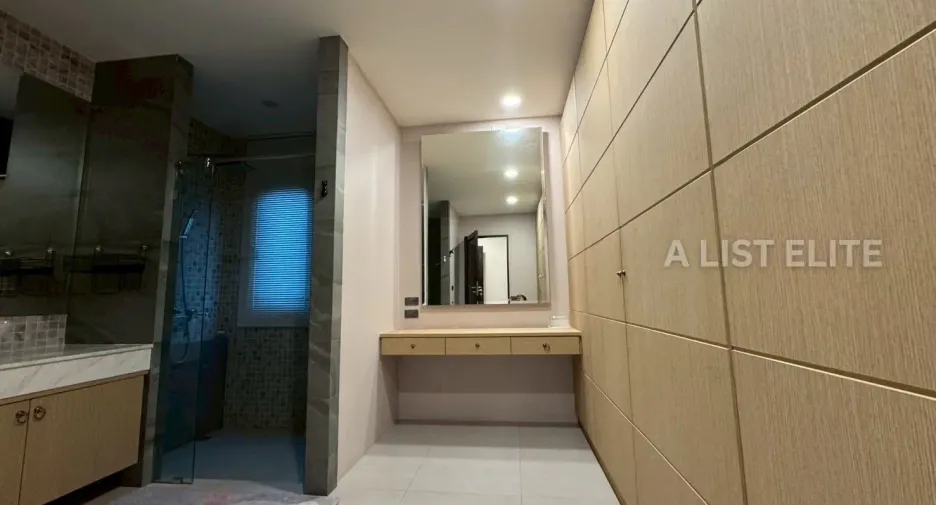 Casa en alquiler de 3 habitaciones en Bang Lamung, Chonburi