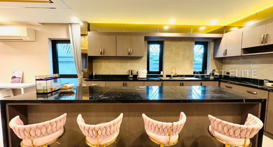 Casa en alquiler de 3 habitaciones en Bang Lamung, Chonburi