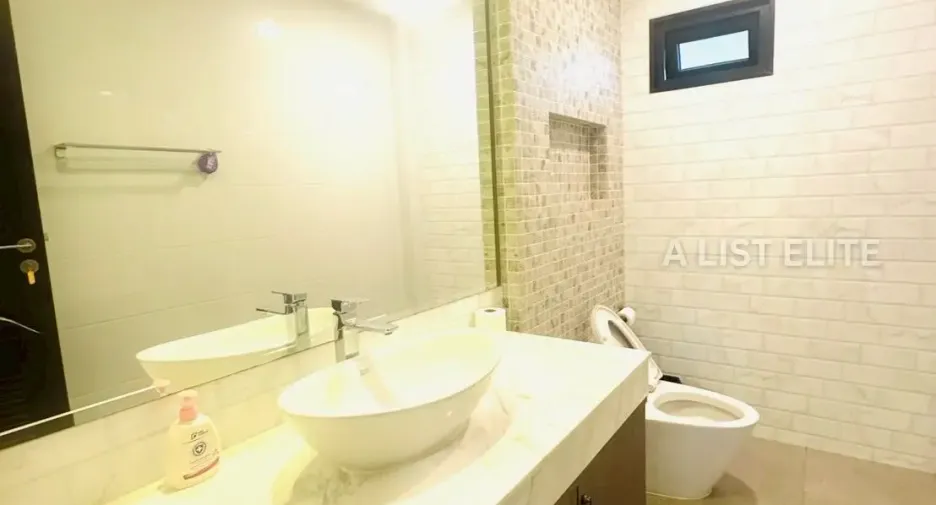 Casa en alquiler de 3 habitaciones en Bang Lamung, Chonburi
