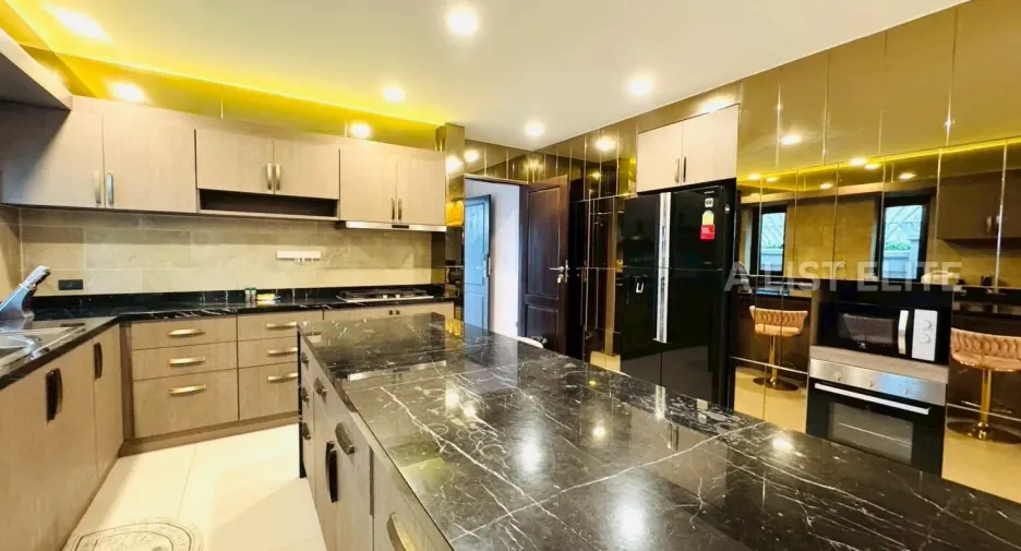 Casa en alquiler de 3 habitaciones en Bang Lamung, Chonburi