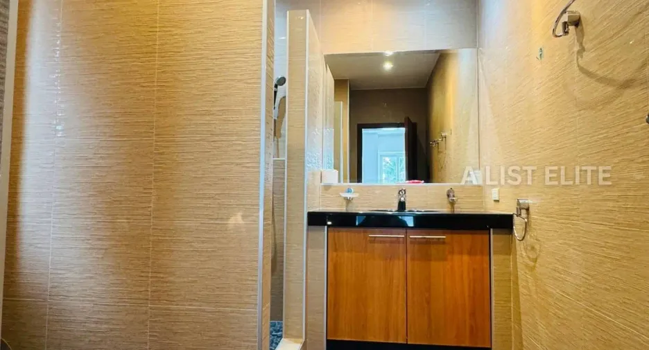 For rent 5 bedrooms house in Bang Lamung, Chonburi
