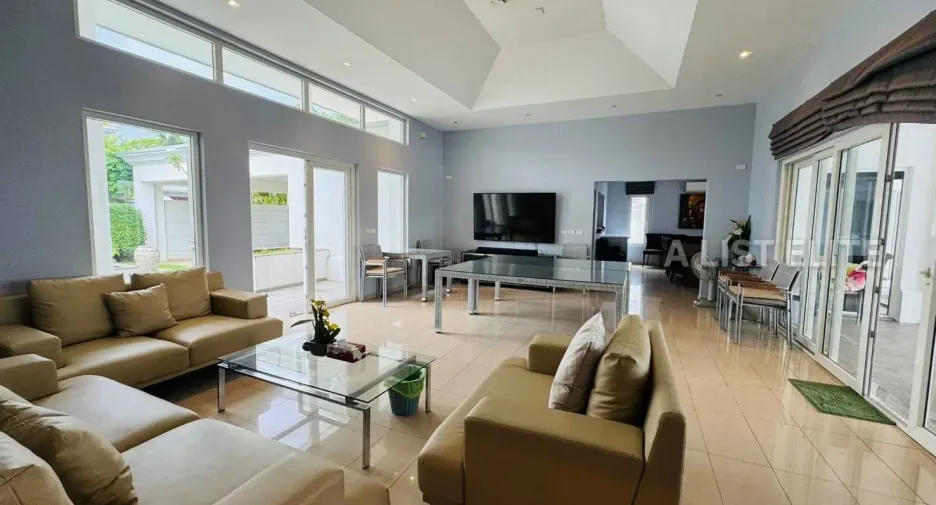 For rent 5 bedrooms house in Bang Lamung, Chonburi