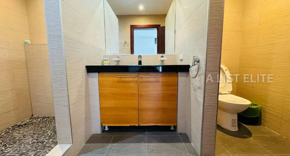 For rent 5 bedrooms house in Bang Lamung, Chonburi