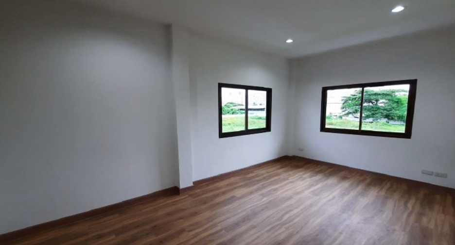 À vendre 3 chambres maison à Pak Kret, Nonthaburi