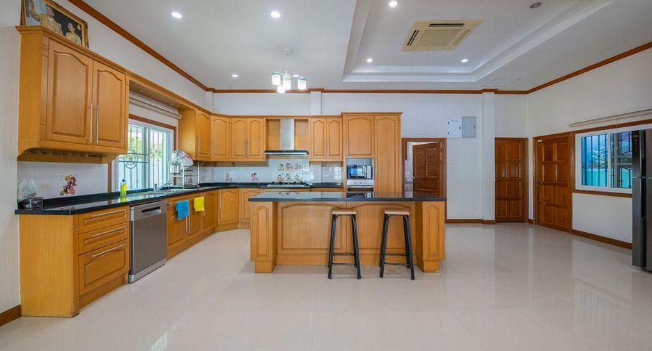 For rent 5 ベッドルーム house in Bang Lamung, Chonburi