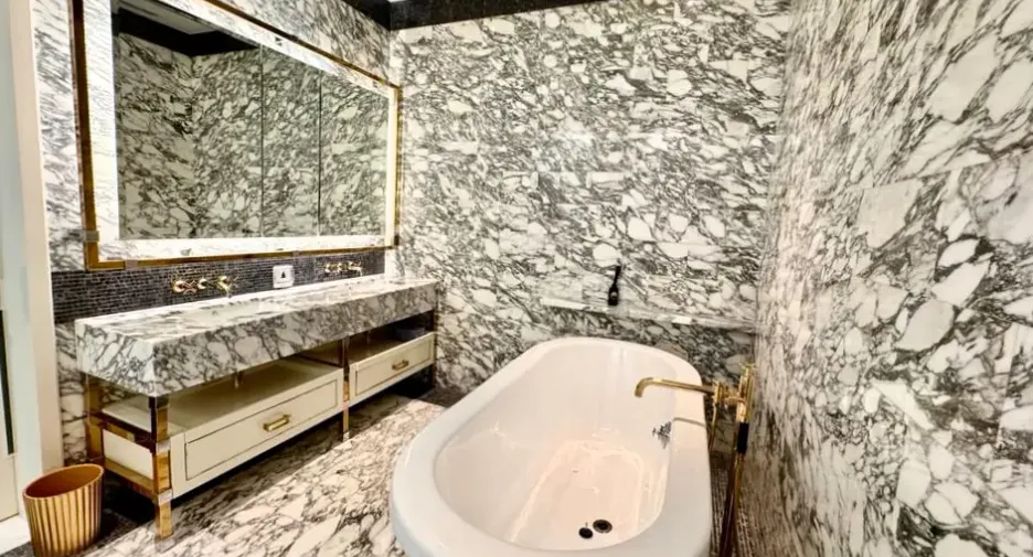 For rent and for sale 4 bedrooms condo in Sathon, Bangkok