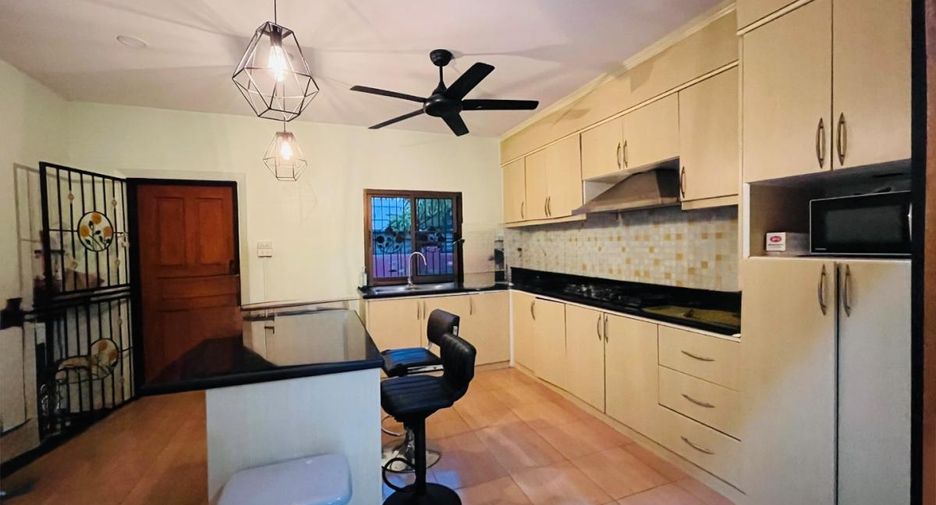 Casa en venta de 4 habitaciones en Bang Lamung, Chonburi