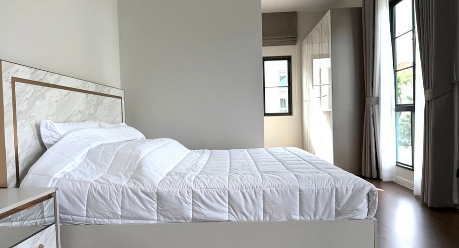 Casa en alquiler de 4 habitaciones en Bang Phli, Samut Prakan