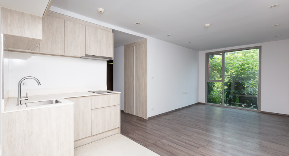 For sale 2 bedrooms condo in Phra Khanong, Bangkok