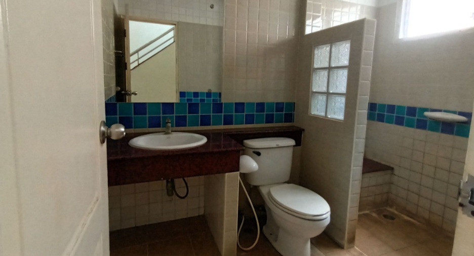 À vendre 1 chambre maison à Krathum Baen, Samut Sakhon