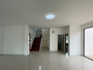 À vendre 3 chambres maison à Si Racha, Chonburi