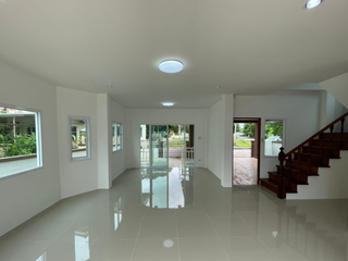 À vendre 3 chambres maison à Si Racha, Chonburi