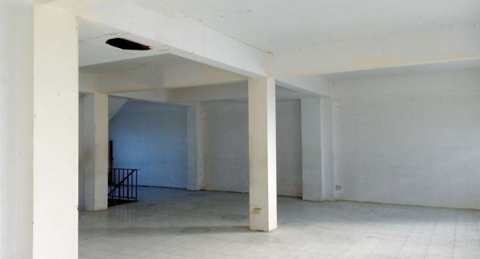 For sale 1 bed retail Space in Mueang Samut Prakan, Samut Prakan